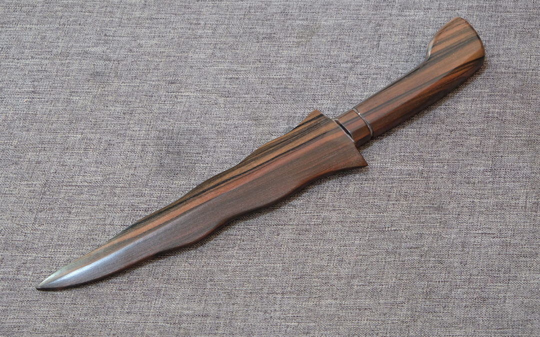 TW021KG – Kris Knife (Kamagong)