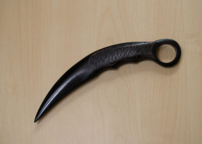 TW055HRA – Karambit Horn (Fish Scale Design)