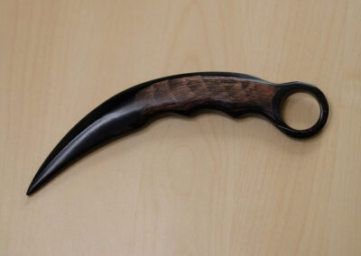 TW055HRB – Karambit Horn (Thin Feather Design)